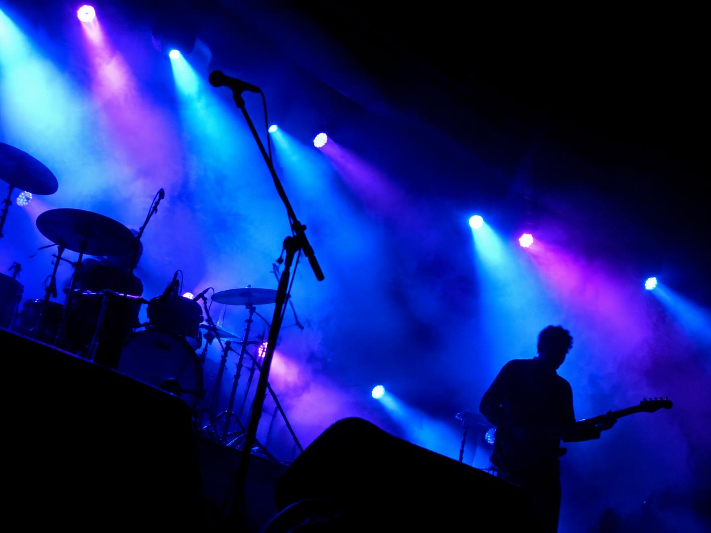 Palco preparado para música ao vivo